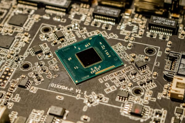 How Are UK Computing Hardware Innovations Shaping Global Trends?